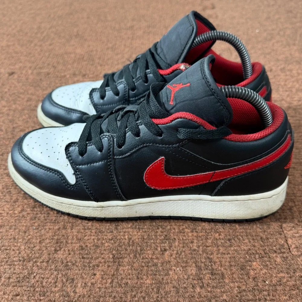 Air Jordan 1 Low Bred Toe Black White University Red 553560 Mens 7Y Womens 8.5